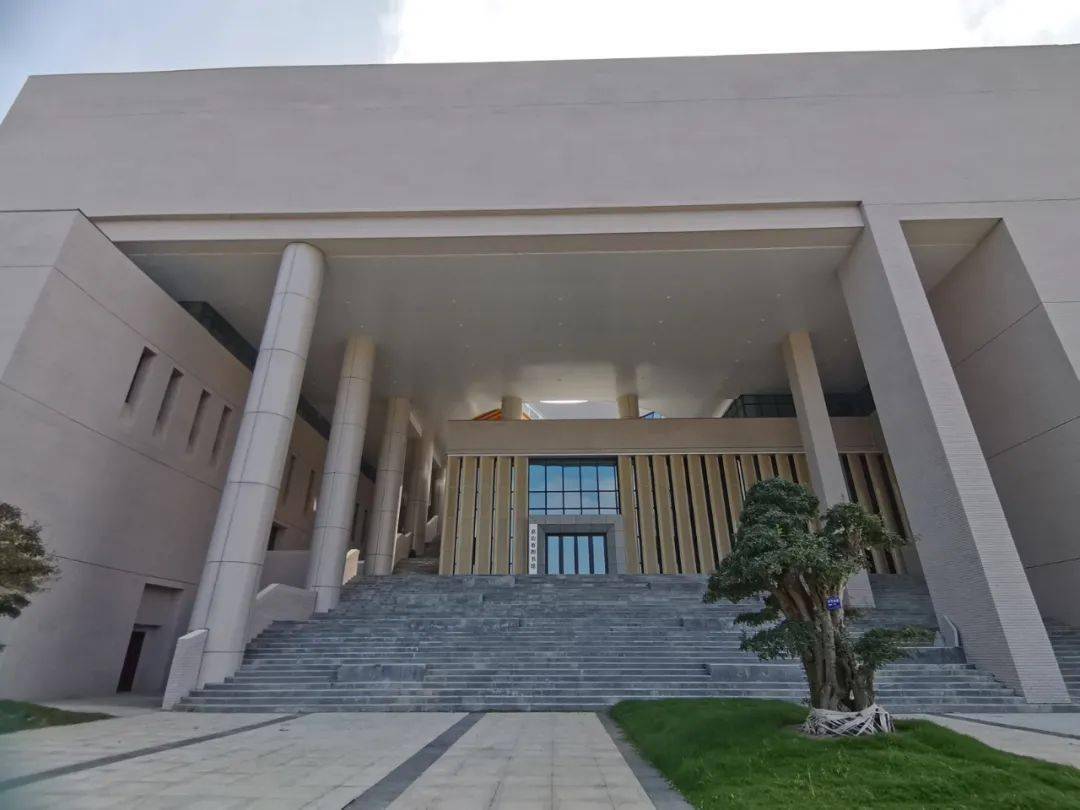 更何况周边还有新建的图书馆,博物馆等等!