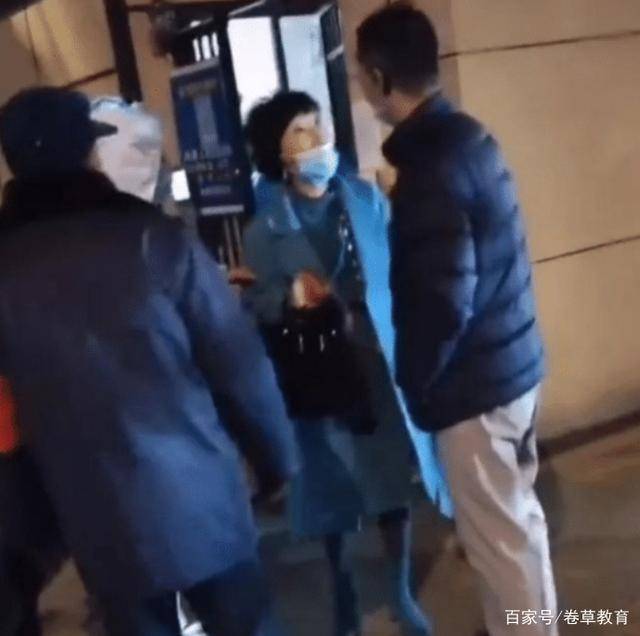 态度嚣张的大妈 e14167af383d46ab81f9d48234bcd6f3.jpeg