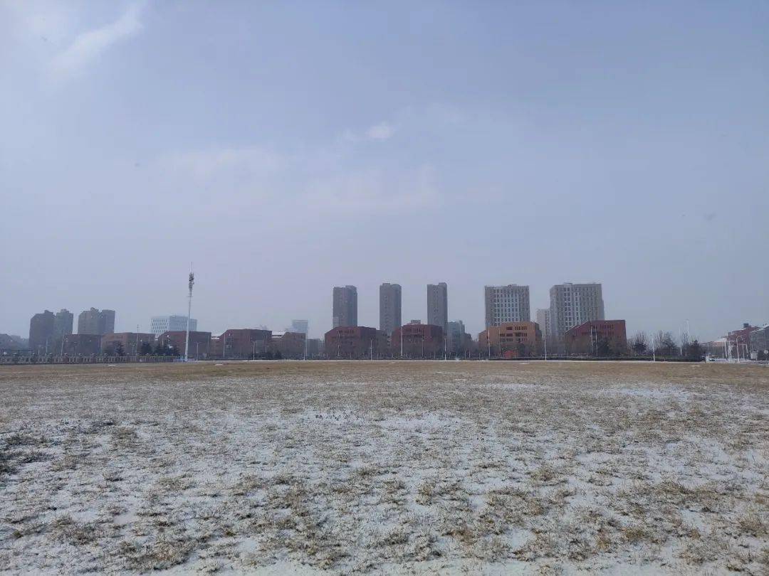 材质|今年最后一款红色手机，过分美丽