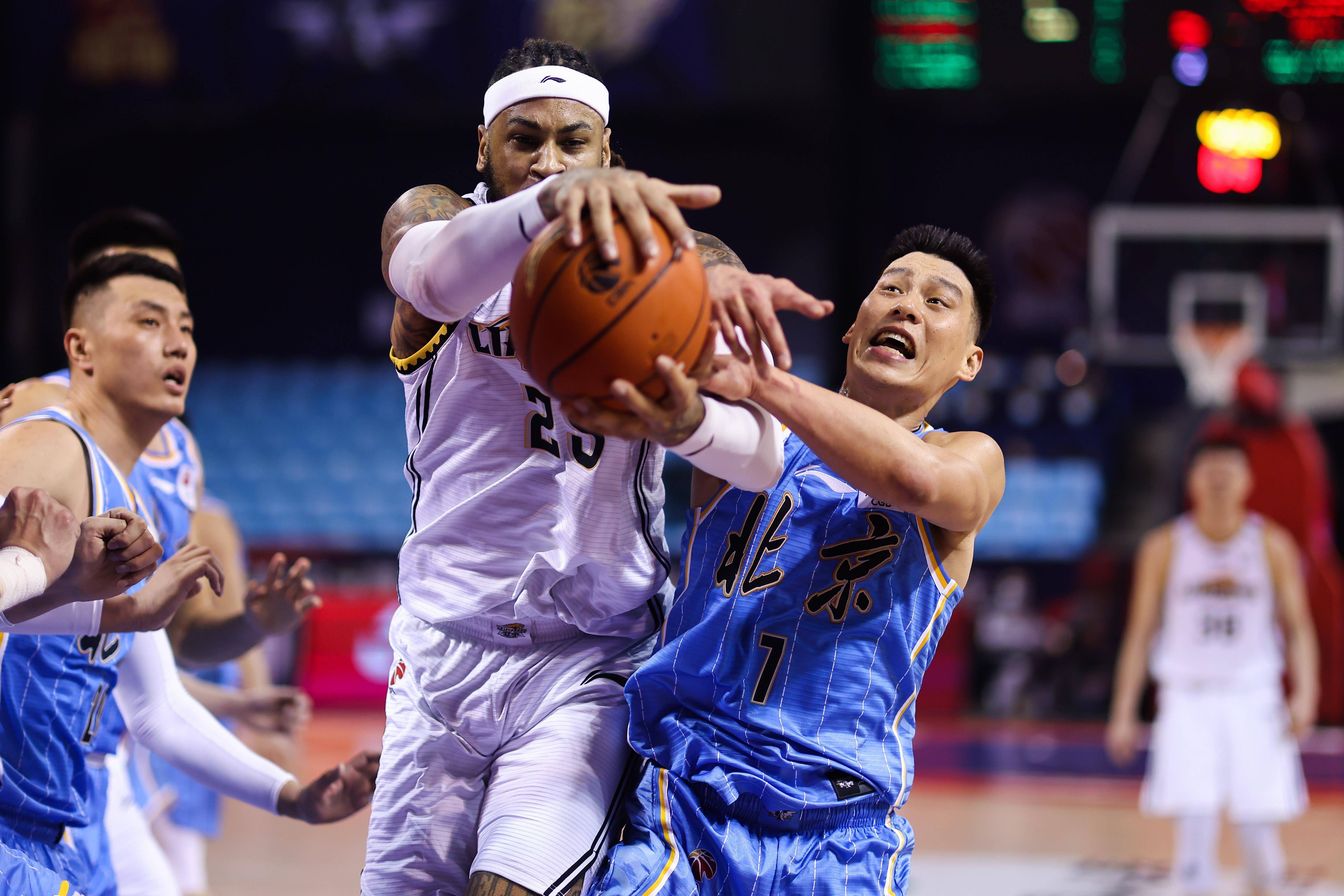 外援|縱觀CBA｜21名外援再就業(yè)，中國籃球急需這把“雙刃劍”