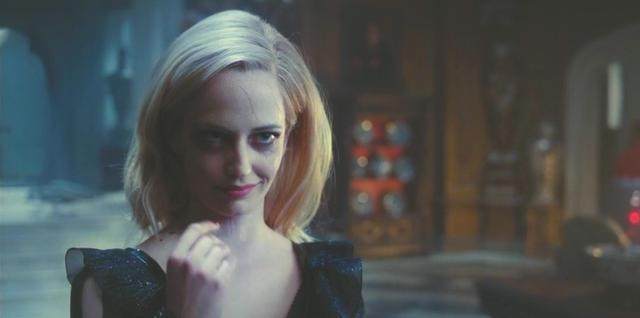 黑暗阴影伊娃格林演的吸血鬼女王真的是太迷人了