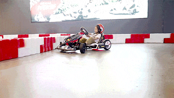 卡丁车新设备来啦数百种儿童游乐设备让你欢乐一整天尽在j座3层星际梦