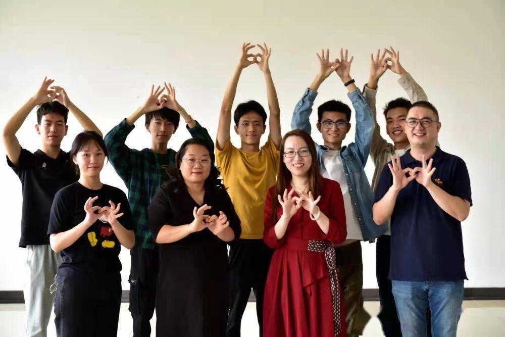 识别率|一群年轻人教“AI”学手语，目标是让千万聋人被“听见”