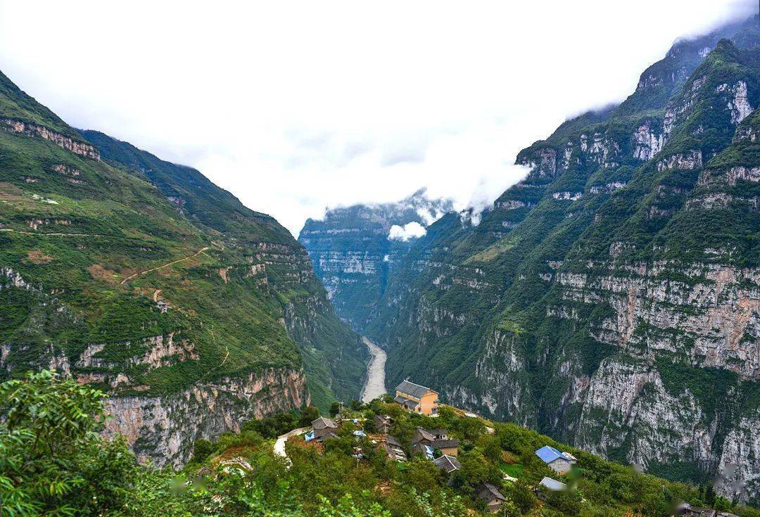 一条刷爆朋友圈的文章感受大渡河峡谷的旷世奇观