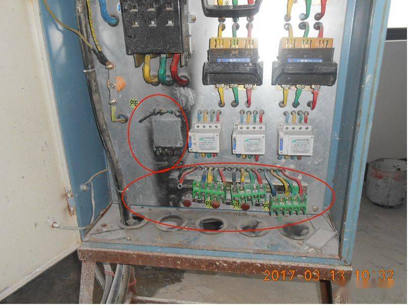 線路導電體裸露;2,接線端子脫落未固定,面板脫落;3,箱體重複接地未接