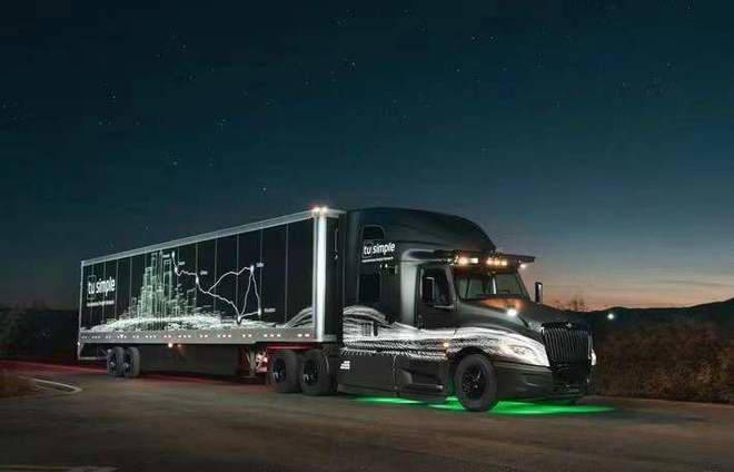 未来|图森未来完成全球首次无人驾驶重卡公开道路全无人测试