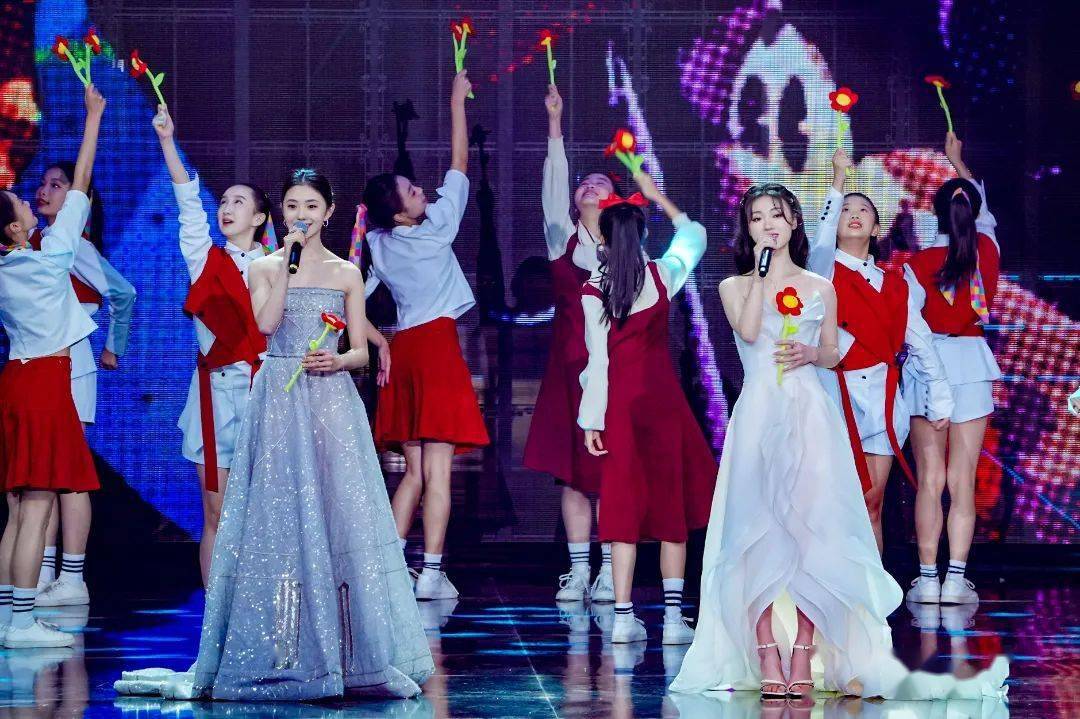 潮流音乐演出服 8f487c2bce0b418b88fb587b5a3709e9.jpeg