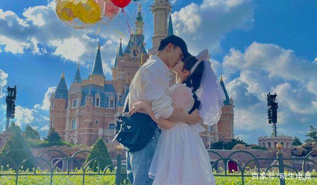 yuki雪雪最近经常发自己和男朋友视频内容,很多粉丝也是猜测这次直播