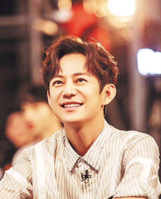 老好人何炅跌落的口碑再也回不去了47岁感情依旧成谜