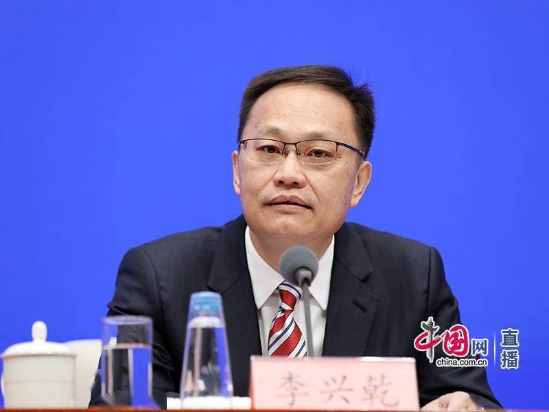 会上,商务部对外贸易司司长李兴乾介绍了商务部在出口信保和海外仓