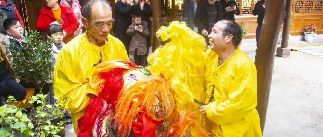 【象遇非遗】灵南狮舞迎元旦,锣鼓喧天庆佳节_黄安宽_动作_表演