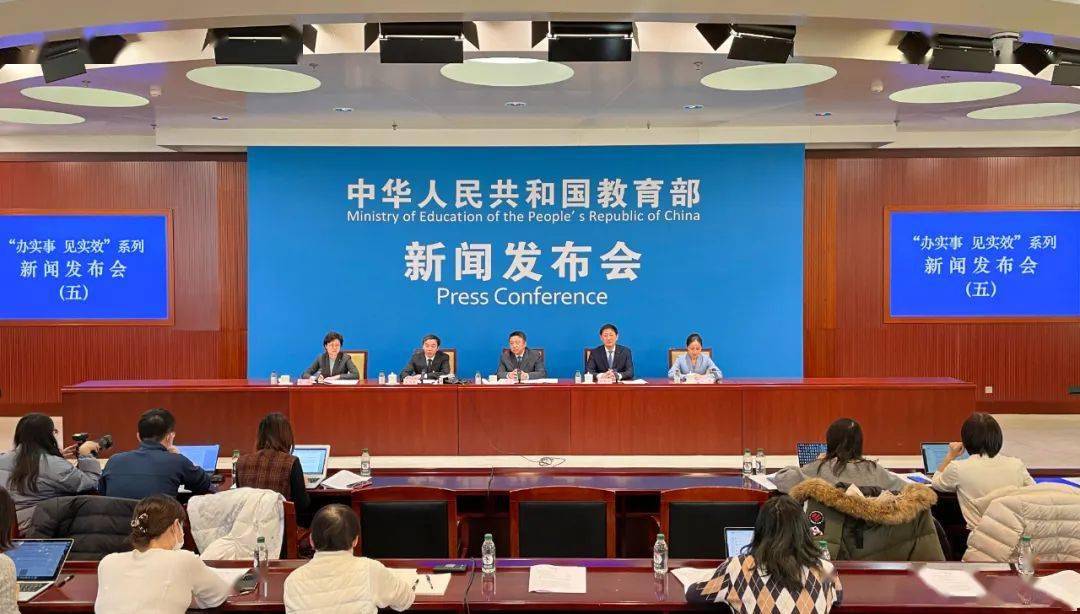 教育部发布会:实施乡村教育振兴计划,巩固中小学"厕所革命"成果