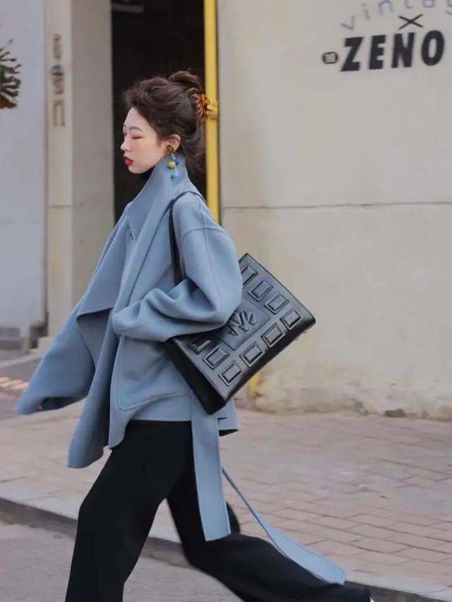 又穿火了一种流行色叫雾霾蓝显白又好看黄皮都适合