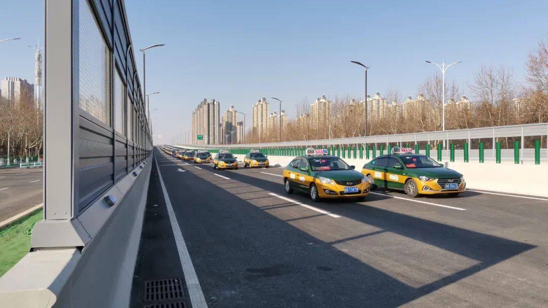 潍坊宝通街快速路正式通车!(航拍 图)_高架_车辆_市民