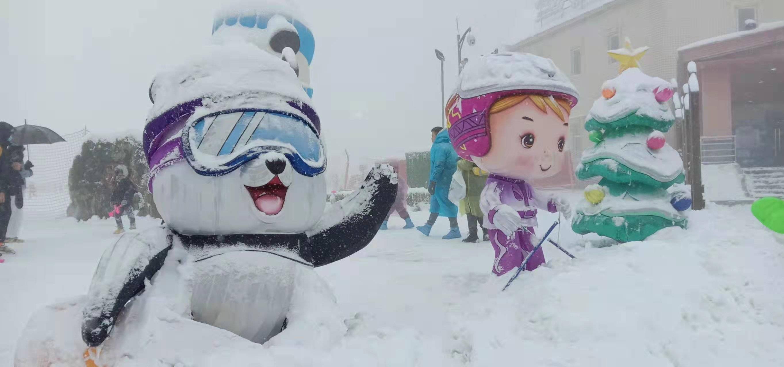 王荣|预售票已达上限！元旦小长假第二天，西岭雪山景区“客满”