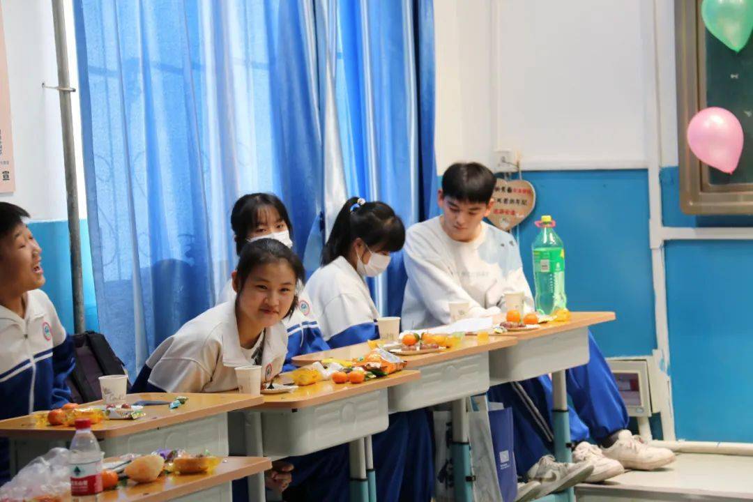双减落地显成效特色活动贺新年东丽区民族中学开展迎新庆祝活动