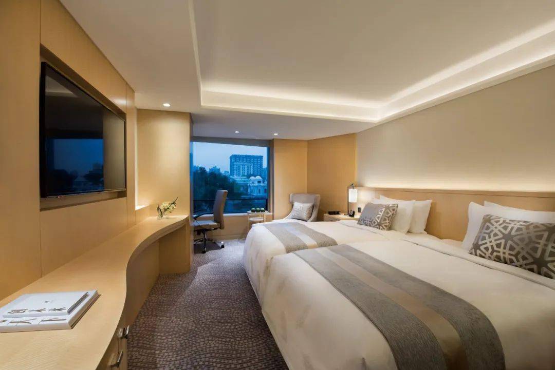 广佛人对五星级的认知从这里开始豪叹白天鹅宾馆加送珠江夜游豪华自助