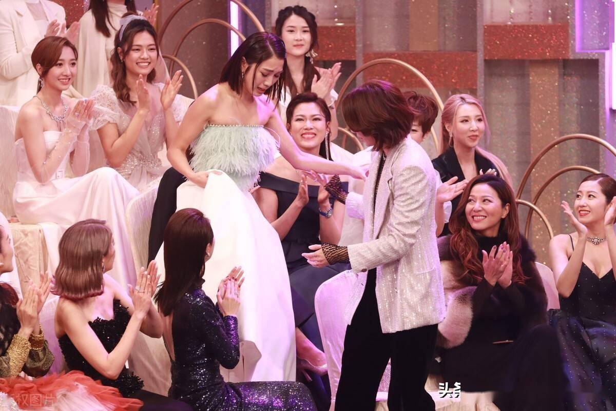 2021tvb万千星辉颁奖典礼姜丽文获得飞跃进步女艺员姜丽文出生于香港