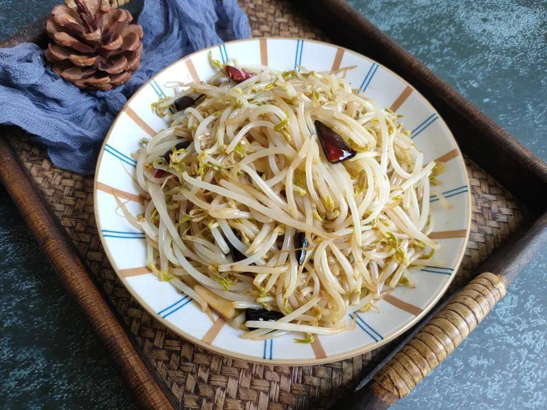 炒豆芽最忌直接下锅学会这招豆芽清脆又入味