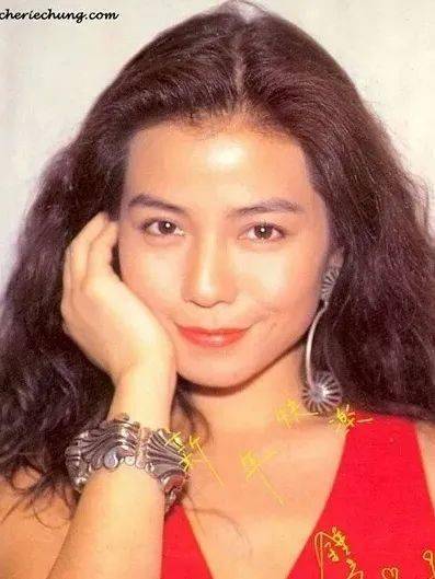 黑发一出道就“碰瓷”张柏芝的95年小花，凭什么成为新一代内娱颜霸？！