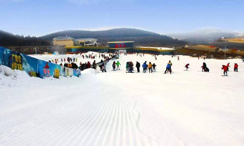 新年福利来袭一起滑雪迎冬奥占据冬季c位的滑雪场出道即巅峰