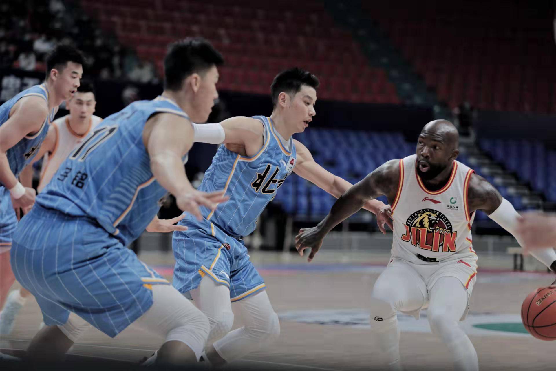 CBA|12人登场全部有得分 首钢队结束两连败