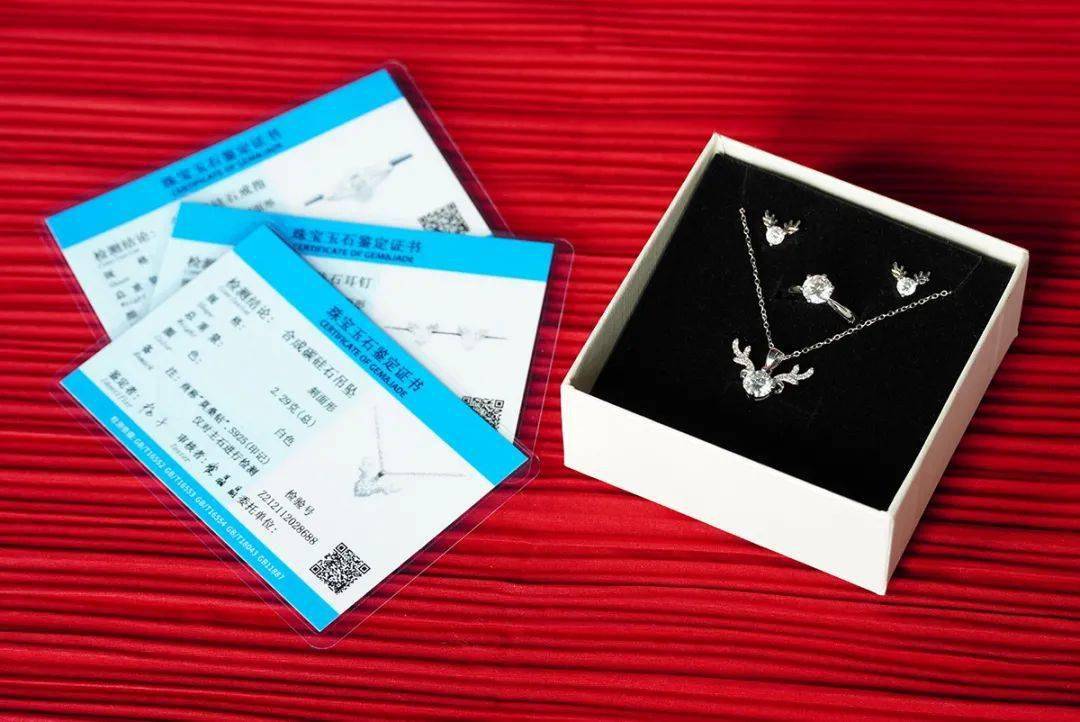 项链严选 | 新年好礼！?比钻石闪耀的莫桑钻项链+耳钉，?1克拉不到300块，再送1克拉?戒指