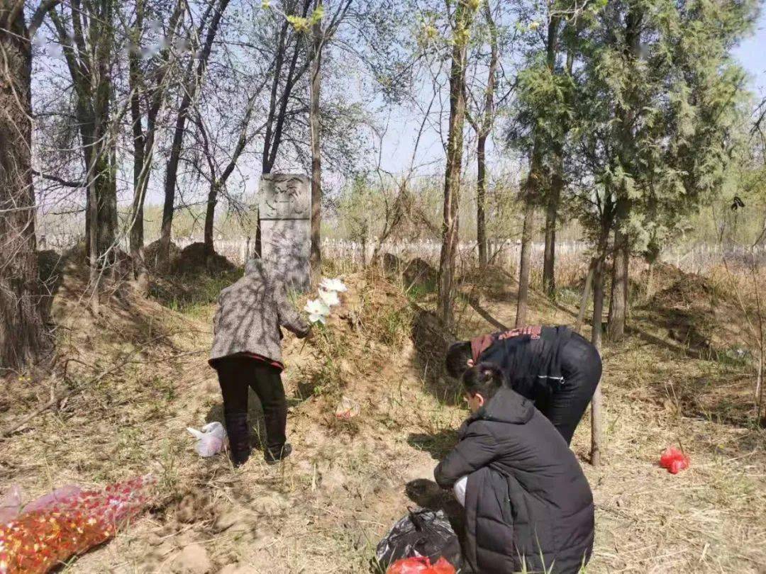 节泪流满面:我告慰前妻,任务圆满完成,敬请含笑九泉_胡小鹄_坟头_纸钱