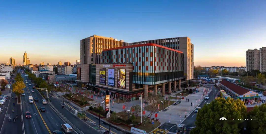 运动休闲功能于一体的绿邹商场,与水果产地直供,质优价廉的乐都市集