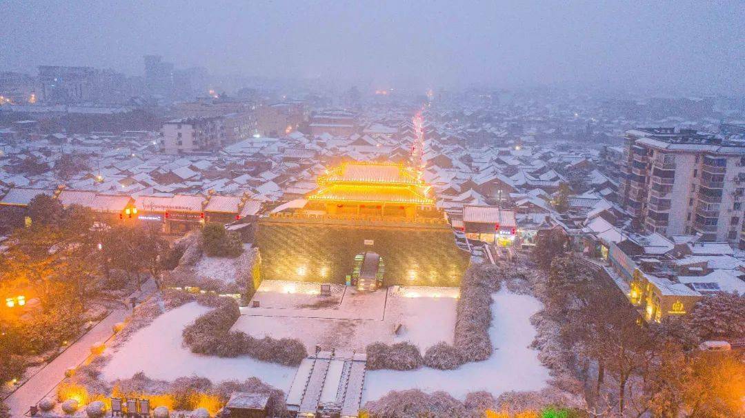 2022初雪落下！在扬州，与雪色撞个满怀