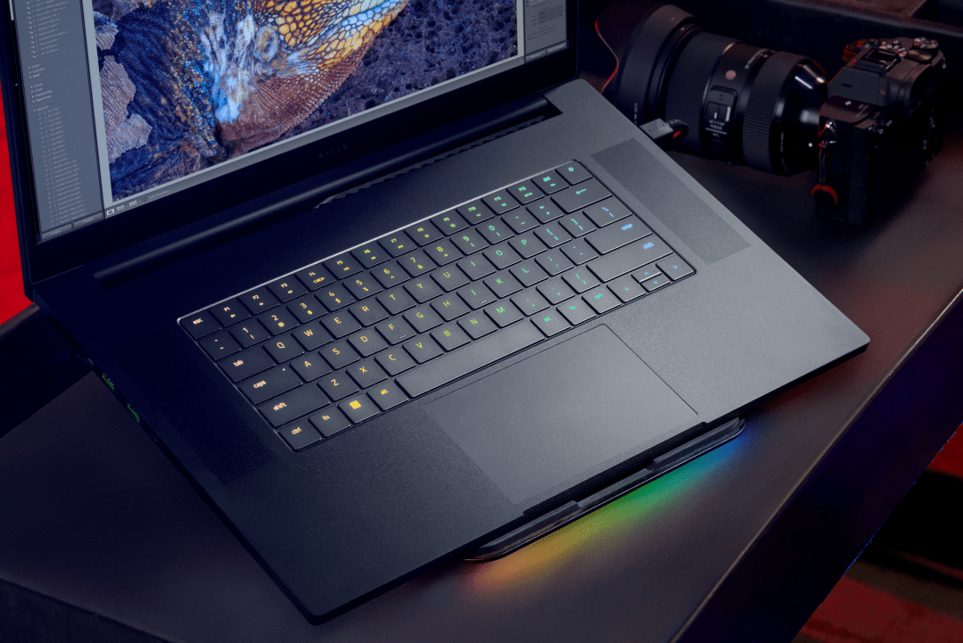 核心|雷蛇发布 2022 款灵刃系列笔记本，最高搭载 RTX 3080 Ti 显卡