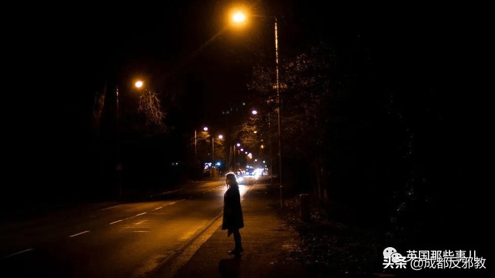 一个人走夜路恐怖图片图片