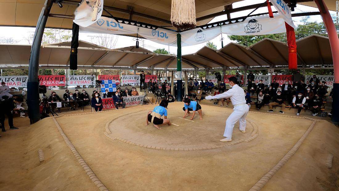 越来越多的日本女性参加相扑女性相扑是什么样子图