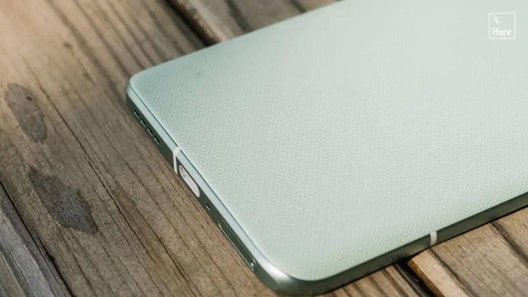 产品|真我 GT 2 Pro 体验：新骁龙 8，2K 柔性直屏，真我的高端旗舰成了？