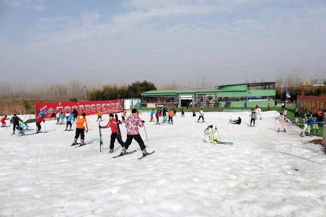 畅享冰雪运动 我市冰雪项目推广活动正式拉开帷幕_滑雪场_淮安市_大