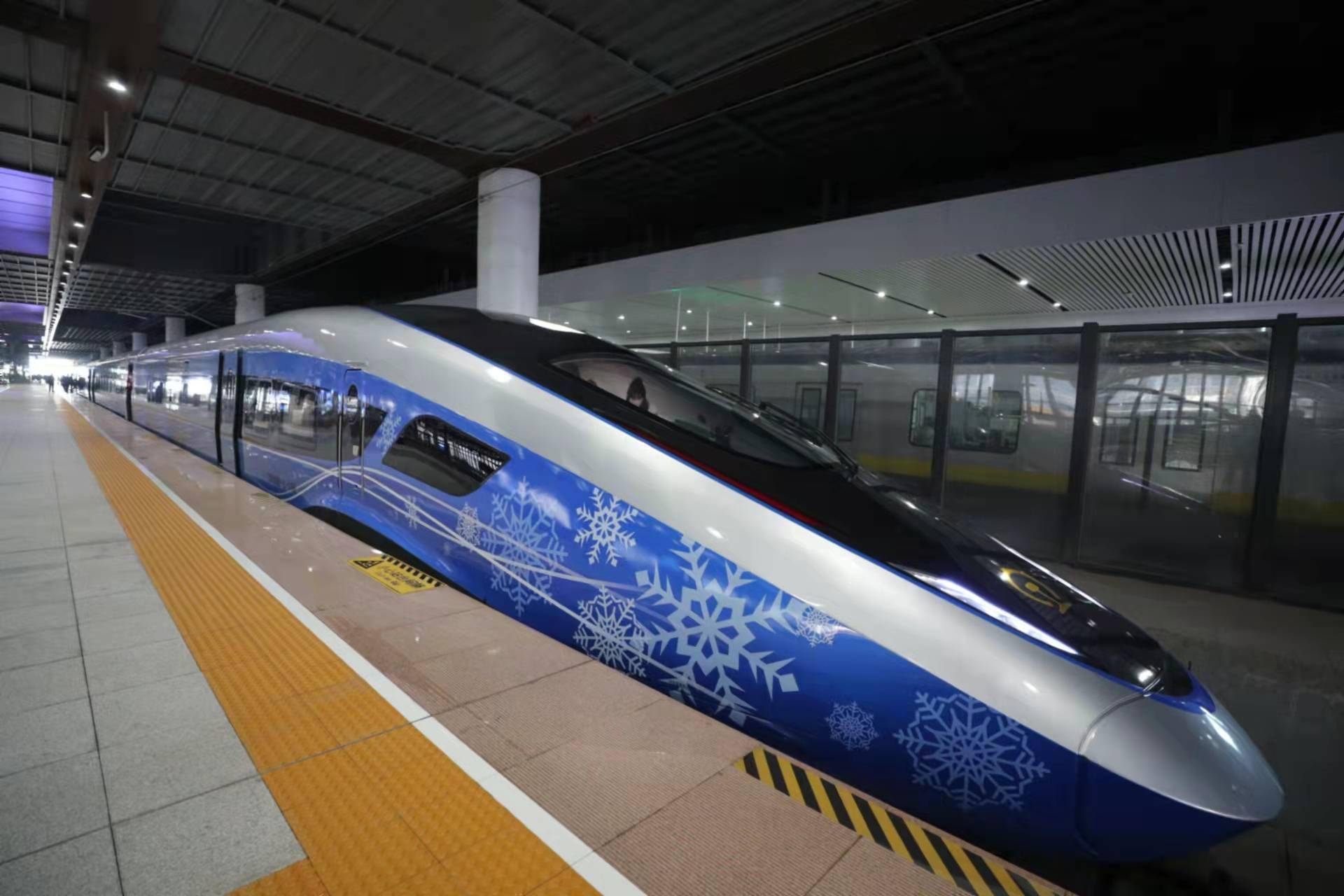 奥运版智能复兴号上线配世界首个高铁5g超高清演播室