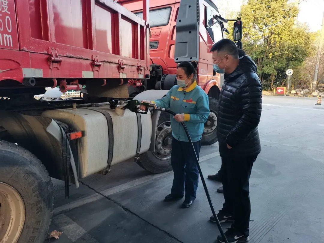 先进风采管雪梅五爱带活一座站