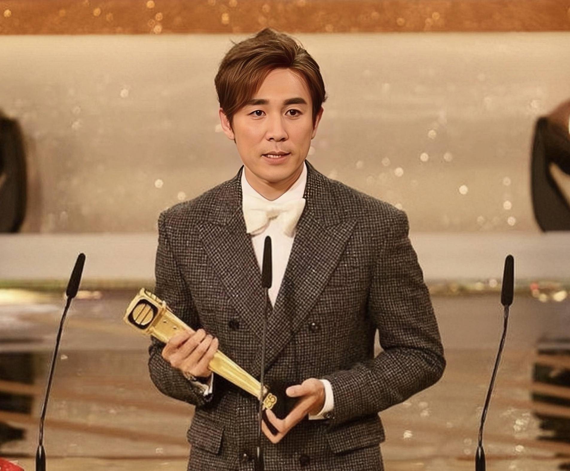 tvb视帝爱妻惊喜现身,五官精致身材凹凸有致,气质不输同场女星_谭俊彦