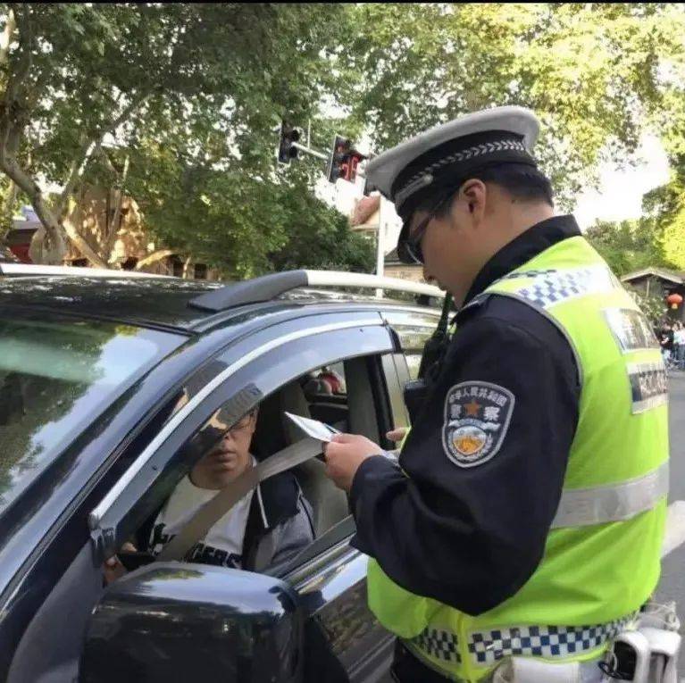 司机注意,4月1日起,新规执行!这7种行为将一次扣12分!_机动车_公路_记分