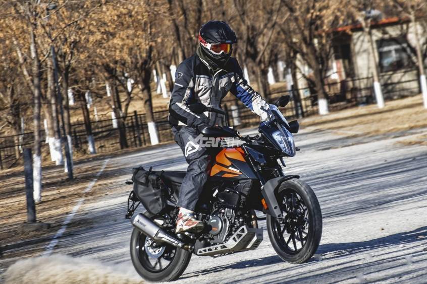 減震是adv的命根子試駕ktm390adv標準版