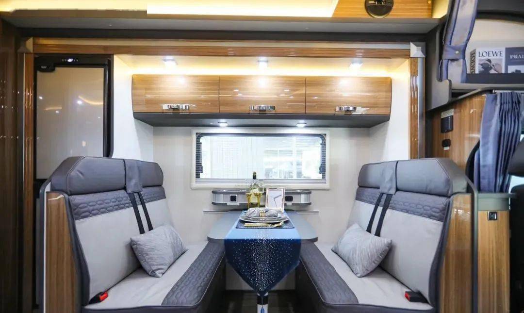 青春时尚外观,高效空间布局,宽大新款v9 plus房车