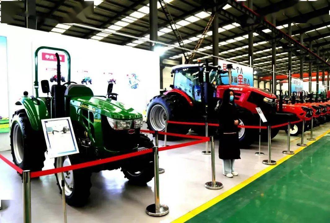 扬帆起航:邢台市信都区举行邢台一拖(华戎)公司新产品投产仪式_拖拉机