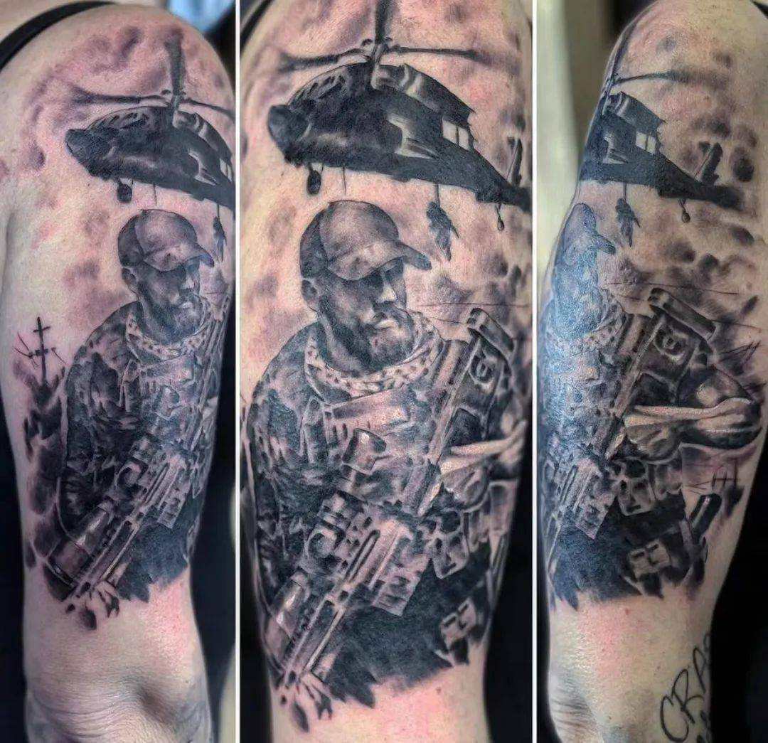 狙击手隐蔽伏击的武装力量成员_坦克_防弹玻璃_燃烧弹