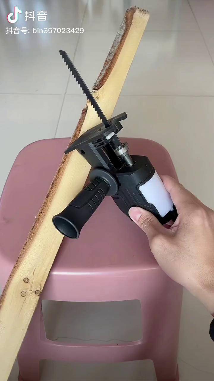 手钻改装马刀锯就这么简单切割木头切割金属直线切割曲线切割都可以