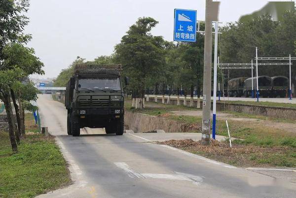 坡道起步.▲单边桥.