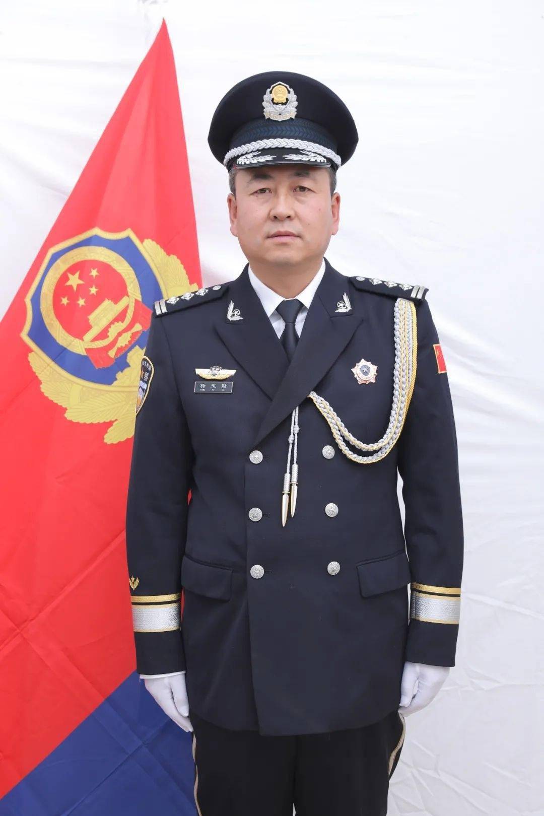 你好警察节庆祝第二个中国人民警察节系列活动之送你一张警服照