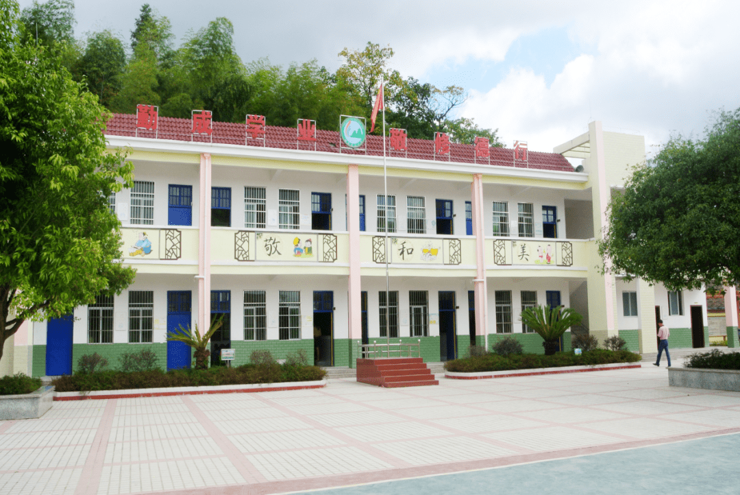 赣州市安远县镇岗乡罗山小学 建设前抚州市南城县凤凰学校 建设后抚州