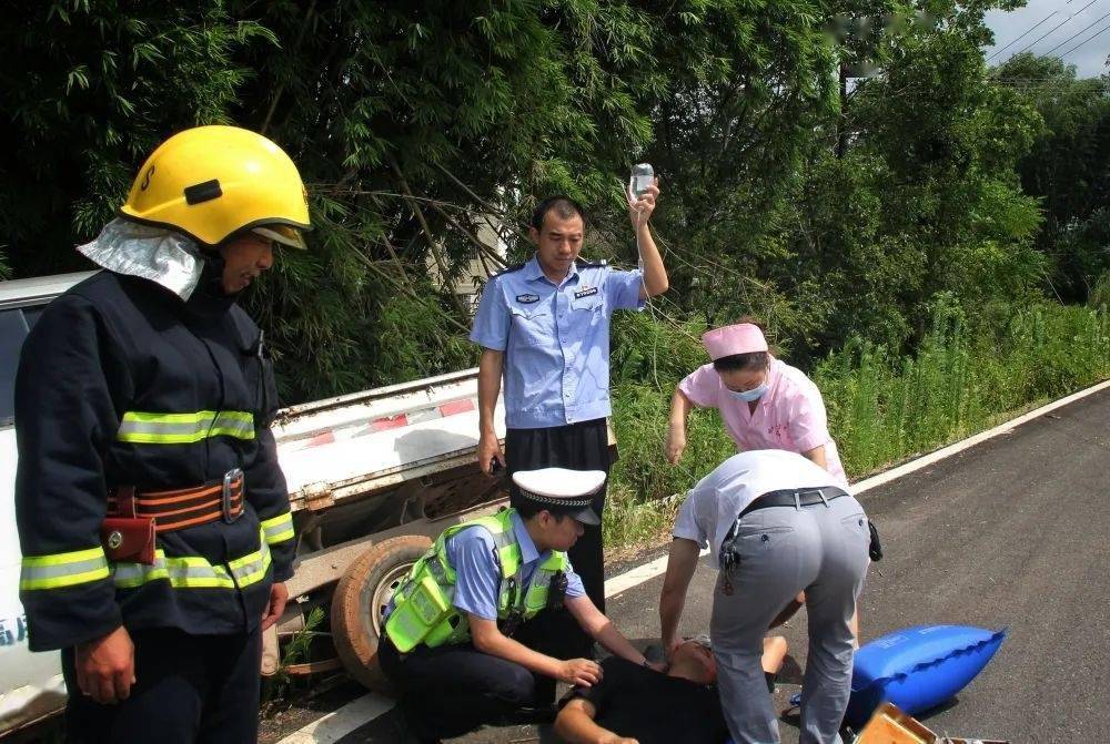 【致敬警察节】兴国公安交警为您护航!_守护_道路_群众