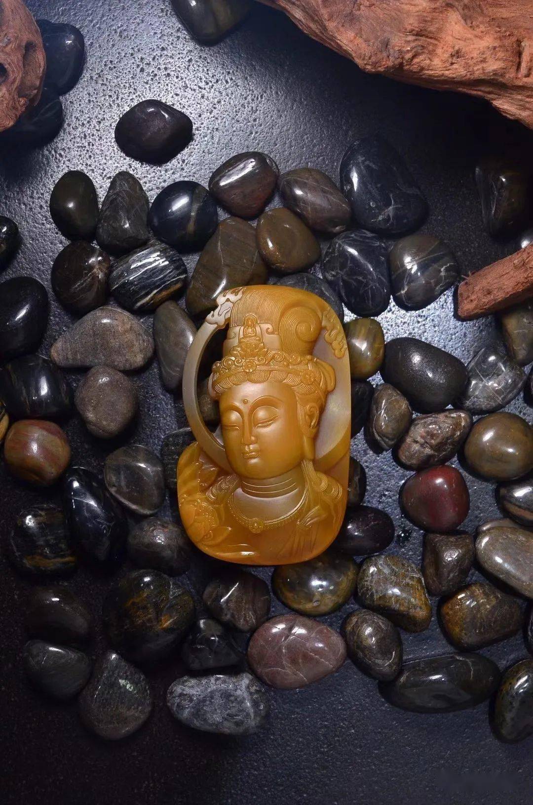 陆子冈杯获金奖作品这才是玉雕界观音应该有的神态