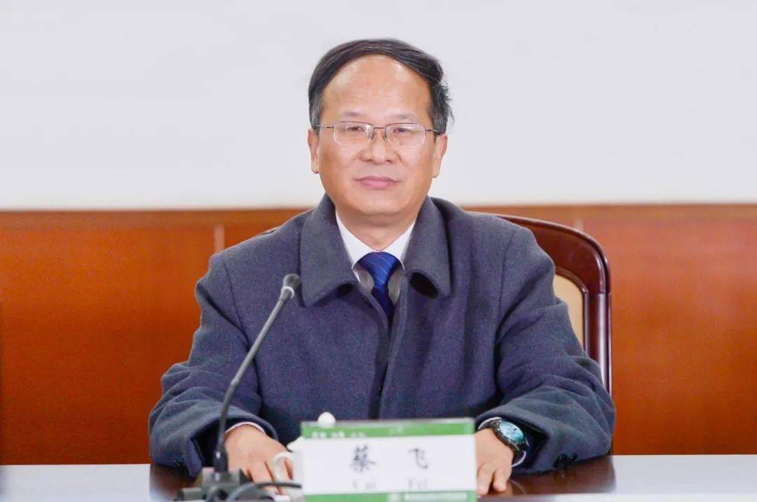 蔡飞代表我校致欢迎辞.